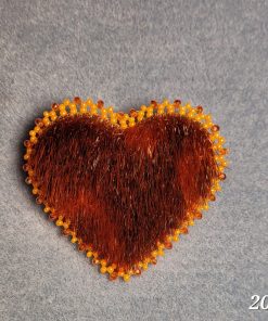 Alternative view of Épinglette cœur de solidarité en peau de phoque #20