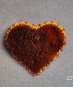 Alternative view of Épinglette cœur de solidarité en peau de phoque #22