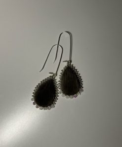 Alternative view of Boucles d’oreilles gouttes en peau de phoque