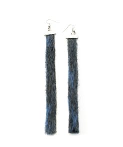 Alternative view of Boucles d'oreilles en peau de phoque bleue glace