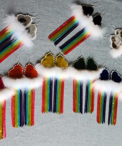 Alternative view of Boucles d’oreilles à franges arc-en-ciel et cœur en peau de phoque (nouveauté #2)